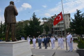Tatvan'da 'Denizcilik Bayramı' Dolayısıyla Çelenk Sunma Töreni Düzenlendi