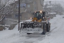 Tatvan’da 28 İş Makinesiyle Karla Mücadele Çalışmaları Başlatıldı