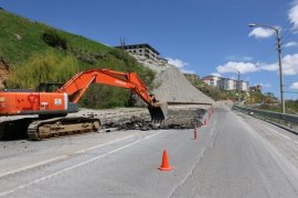 Başkan Tanğlay, yol yapım çalışmalarını inceledi