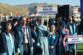 Bitlis Eren Üniversitesi'nde Mezuniyet Töreni Düzenlendi