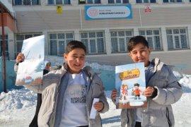 Kaymakam Demirer, Öğrencilerin Karne Sevincine Ortak Oldu