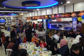 Bitlis'te 'Dünya Yetimler Günü' Dolayısıyla İftar Programı Düzenlendi