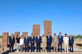 Vali Karakaya Ahlat’ta İncelemelerde Bulundu