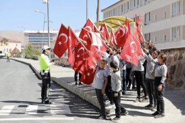 Bitlis’te ‘Yayalara Öncelik Duruşu, Hayata Saygı Duruşu’