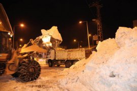 Ahlat’ta kar temizleme çalışmaları