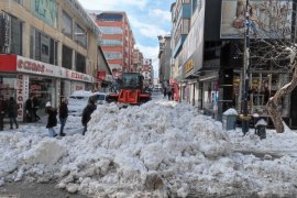 Tatvan’da Karla Mücadele Çalışmaları Sürüyor