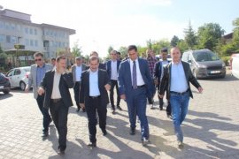 AK Parti Bitlis milletvekili adayları Ahlat’ı ziyaret etti