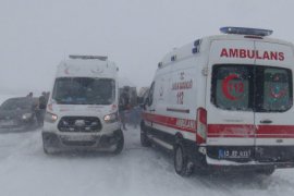 Tatvan - Hizan Yolunda Trafik kazası: 17 Yaralı