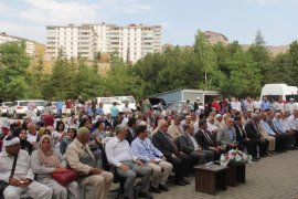 Bitlis'teki hacı adayları kutsal topraklara uğurlandı