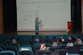 Tatvan’da ‘Bilinçli Teknoloji Kullanımı’ Hakkında Konferans Düzenlendi