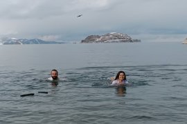 Van Gölü’nde Kış Yüzme Etkinliği