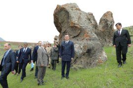 Vali Karakaya, Tatvan’daki Volkanik Lav Kayaları’nı İnceledi