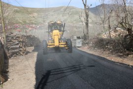 Bitlis’te Kışın Bozulan Yollar Onarılıyor