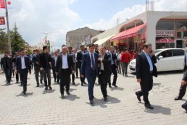 AK Parti Bitlis milletvekili adayları Ahlat’ı ziyaret etti