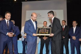 Bitlis’te Prof. Dr. Fuat Sezgin konulu panel düzenlendi
