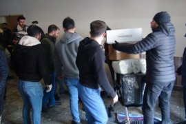 Bitlis’teki Sağlık Çalışanları Deprem Bölgesine 2 Tır Yardım Malzemesi Gönderdi