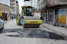 Tatvan Belediyesi’nin yol onarım çalışması