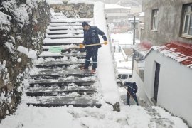 Bitlis Belediyesi Karla Mücadele Çalışmalarını Sürdürüyor