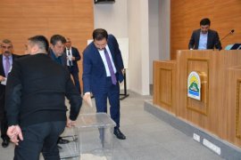 Tatvan Belediyesi ilk meclis toplantısını yaptı