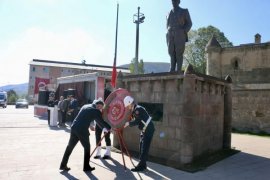 Bitlis’te 29 Ekim Cumhuriyet Bayramı Çelenk Sunma Töreni Düzenlendi