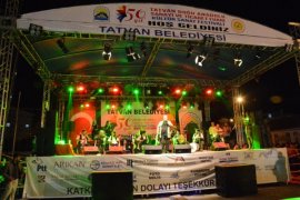 Bülent Serttaş Tatvan’da konser verdi