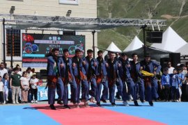 Bitlis’te Gençlik Festivali ve Kitap Fuarı Başladı