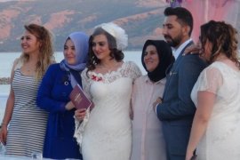 Van Gölü üzerinde nikah töreni yapıldı