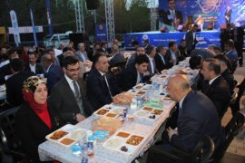 Kurum amirleri ile vatandaşlar iftarda buluştu