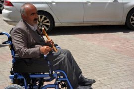Güroymak'ta 4 bedensel engelli vatandaşa akülü sandalye ve bisiklet verildi
