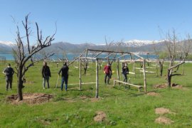 Van Gölü sahilindeki kaçak yapılar yıktırıldı