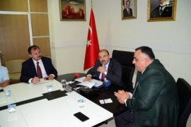 Vali Ustaoğlu, Bitlis’in içme suyu ile ilgili bilgi verdi