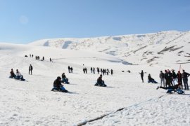 Bitlis Eren Üniversitesi'nde '5. Kar Festivali' Düzenlendi