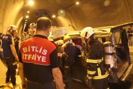 Bitlis'te gerçeği aratmayan trafik kazası tatbikatı