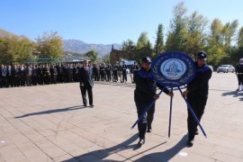 Bitlis’te 29 Ekim Cumhuriyet Bayramı Çelenk Sunma Töreni Düzenlendi