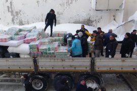 Bitlis’teki Sağlık Çalışanları Deprem Bölgesine 2 Tır Yardım Malzemesi Gönderdi