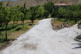 Bitlis’te Parke Kaplama Çalışmaları Hız Kesmeden Devam Ediyor