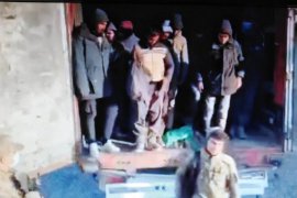 Bitlis’te Yol Kontrol Noktasında Tır Dorsesinde 149 Kaçak Göçmen Yakalandı