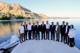 Vali Karakaya ve Bakan Yardımcısı Demiralp Adilcevaz'da İncelemelerde Bulundu