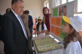 Benekliköyü Ortaokulu TÜBİTAK Bilim Fuarı düzenledi