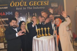 Ahmet Baştepe Yılın Saç Kesimi Ödülünü Aldı