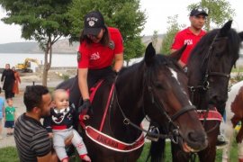 Atlı Polis Birliği Tatvan Sahilinde Devriye Görevi Gerçekleştirdi