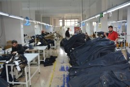 Tatvan’da Kurduğu Tekstil Fabrikasında 100 Kişiye İstihdam Sağlıyor