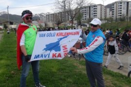 Van Gölü sahilinde bisiklet turu düzenlendi
