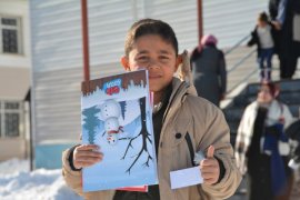 Kaymakam Demirer, Öğrencilerin Karne Sevincine Ortak Oldu