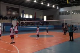 Tatvan’da Okul Sporları Voleybol Bölge Müsabakaları Başladı