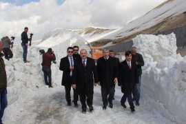 Nemrut Dağı’nda yol açma çalışması