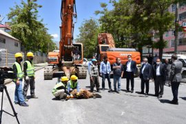 Tatvan’daki Cumhuriyet Caddesi’nin Altyapı Çalışmalarına Başlandı