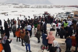 Bitlis’te Depremden Etkilenen Çocuklar İçin Kar ve Kızak Etkinliği Düzenlendi