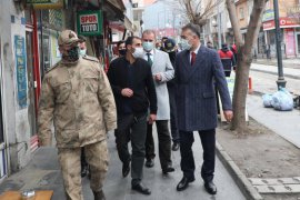 Vali Oktay Çağatay, Tatvan’da Maske Denetimine Katıldı