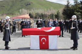 Bitlis’te şehit olan askerler için tören düzenlendi